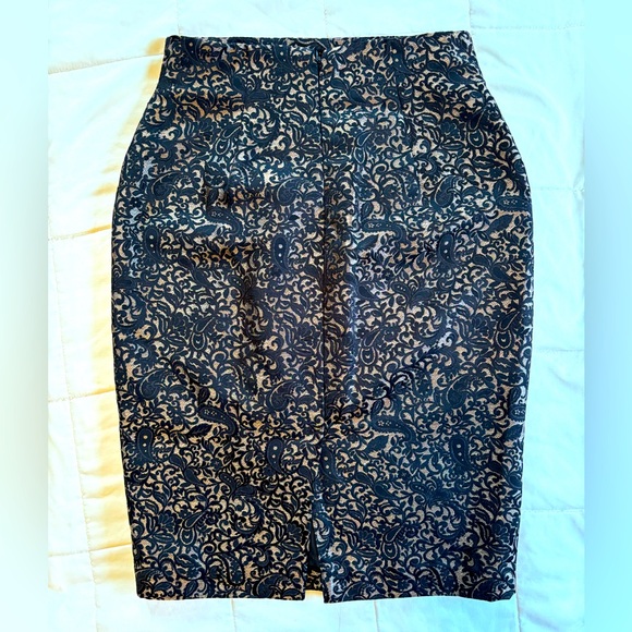 Elegant Black & Gold Lace Patterned Skirt - Picture 2 of 8